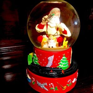 Hallmark coca-cola Santa musical snow globe 2001